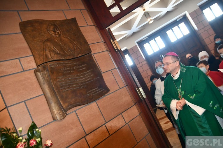 Odsłonięcie pamiątkowej tablicy poświęconej śp. ks. Józefowi Kocołowi