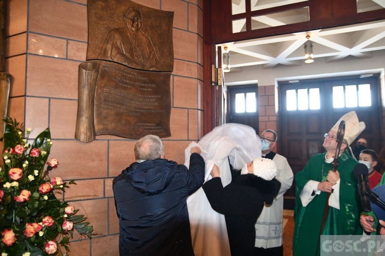 Odsłonięcie pamiątkowej tablicy poświęconej śp. ks. Józefowi Kocołowi