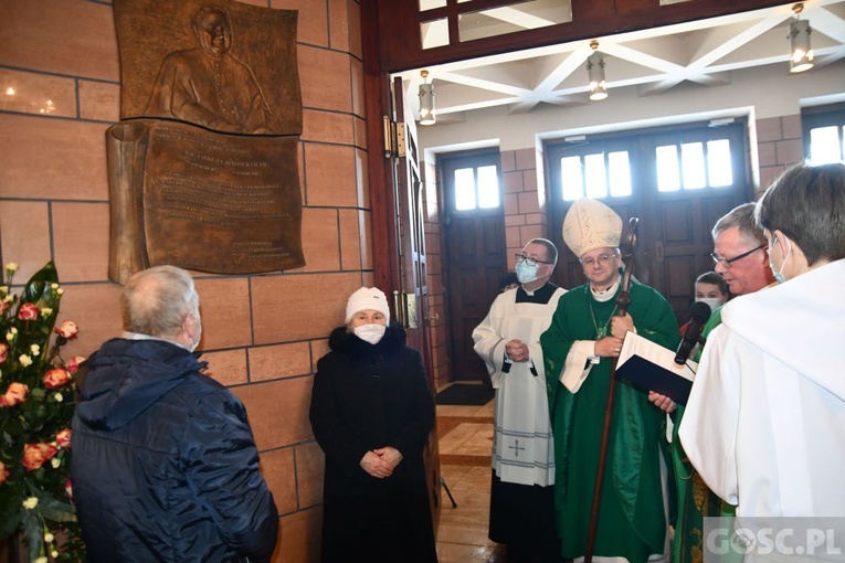 Odsłonięcie pamiątkowej tablicy poświęconej śp. ks. Józefowi Kocołowi