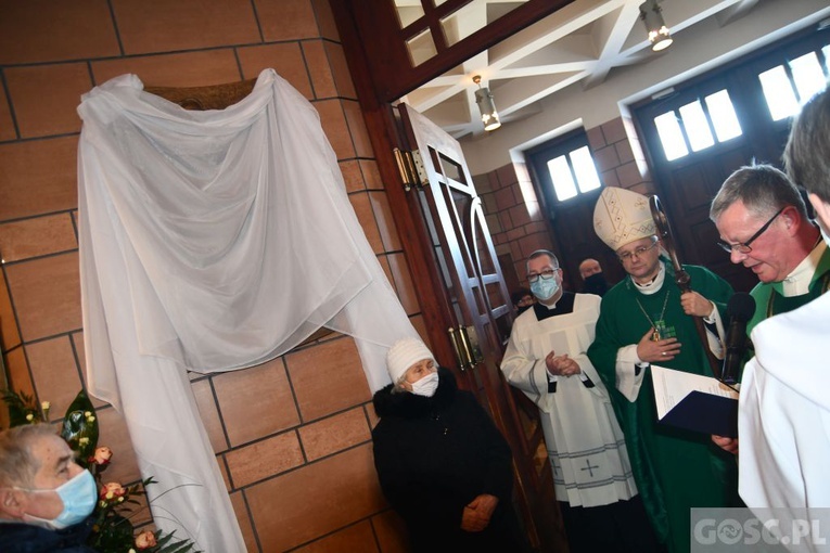 Odsłonięcie pamiątkowej tablicy poświęconej śp. ks. Józefowi Kocołowi