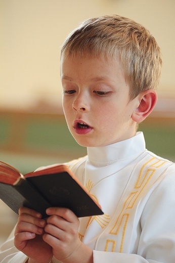 „Mimo wszystko jesteśmy wezwani do szukania nowych form i sposobów formacji w przygotowaniu do tego ważnego w życiu duchowym wydarzenia” – napisał bp Piotr Libera.