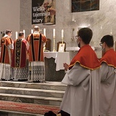 Msza św. sprawowana jest według Mszału rzymskiego z 1962 roku.