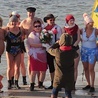 	Hartowanie relacji w wodach Bałtyku przyciąga wielu zapaleńców zimowych kąpieli w morzu.