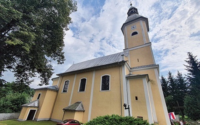 Obecny kościół został wzniesiony ok. 1661 r. i jego układ nawiązuje do klasycznego założenia jezuickiego kościoła Il Gesù w Rzymie.