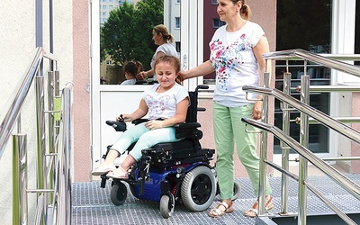 	Siedemnastolatka z mamą.