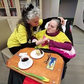 	Pani Małgorzata z córką  w hospicjum.