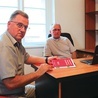 Ksiądz P. Świtajski, diecezjalny duszpasterz trzeźwości, oraz A. Anuszkiewicz.