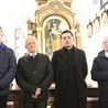Ks. Marian Chełmecki z panami (od lewej): Wiesławem, Antonim i Andrzejem.