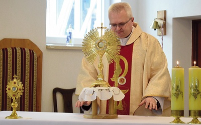 ▲	Po Eucharystii odbyła się adoracja Najświętszego Sakramentu i odmówiono Litanię do św. Jana Bosko.