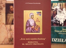 ▲	Książka jest już przetłumaczona  na języki angielski, włoski i niemiecki. W trakcie przygotowania jest wersja francuska.