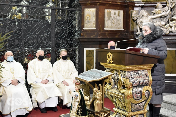 Msza św. i procesja z okazji Dnia Życia Konsekrowanego