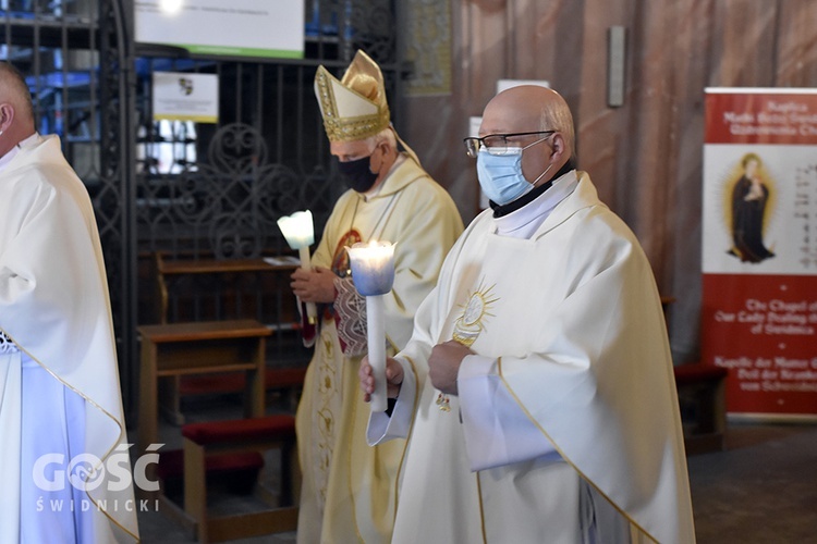 Msza św. i procesja z okazji Dnia Życia Konsekrowanego