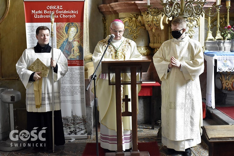 Msza św. i procesja z okazji Dnia Życia Konsekrowanego