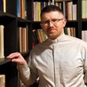 Ks. Dariusz Wołczecki jest teologiem duchowości, wykładowcą, ojcem duchownym i spowiednikiem. Obecnie posługuje jako rezydent w parafii pw. Miłosierdzia Bożego w Świebodzinie.