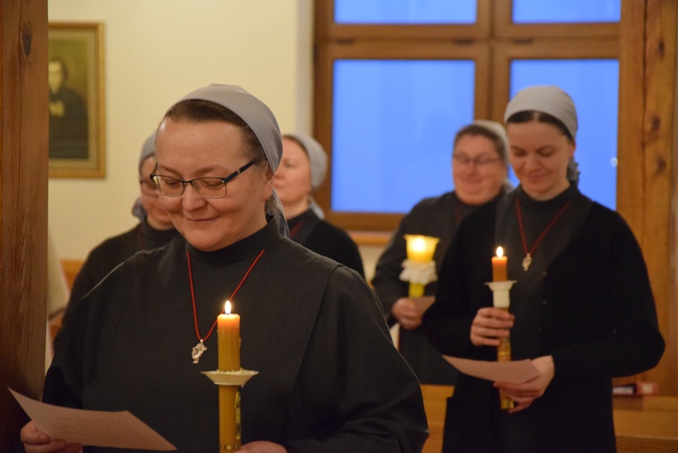 Osoby konsekrowane w dniu swojego święta odnawiały śluby zakonne.