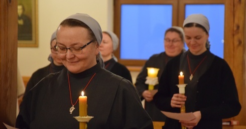 Osoby konsekrowane w dniu swojego święta odnawiały śluby zakonne.