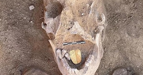 Mumia ze złotym językiem sprzed 2 tysięcy lat - spektakularne odkrycie w Egipcie