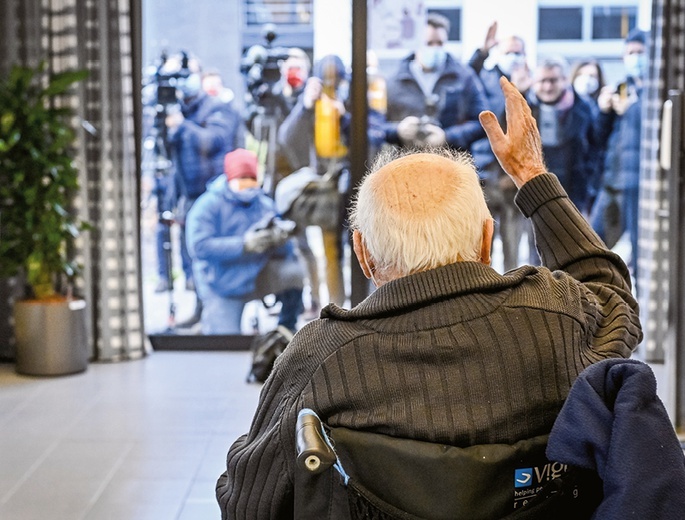 96-letni Jos Hermans jako pierwsza osoba w kraju został zaszczepiony przeciwko koronawirusowi.
28.12.2020 Puurs, Niderlandy