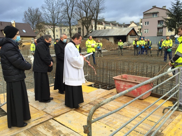 Wmurowanie kamienia węgielnego w fundamenty Domu Słowa