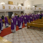 Seminaryjna społeczność pod przewodnictwem bp. Marka Solarczyka modliła się za pierwszego ojca duchownego domu studiów i formacji do kapłaństwa w Radomiu.