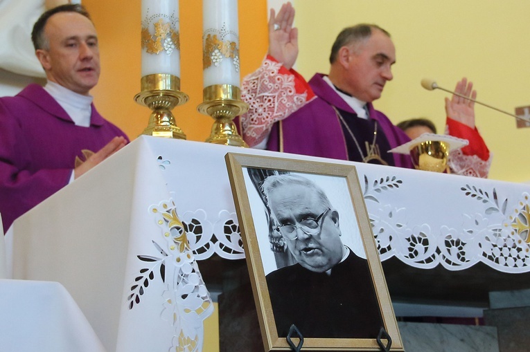 Msza św. pogrzebowa śp. ks. Mariana Kopcia