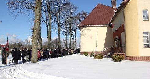 Pogrzeb śp. ks Mariana Kopcia - pochówek na cmentarzu