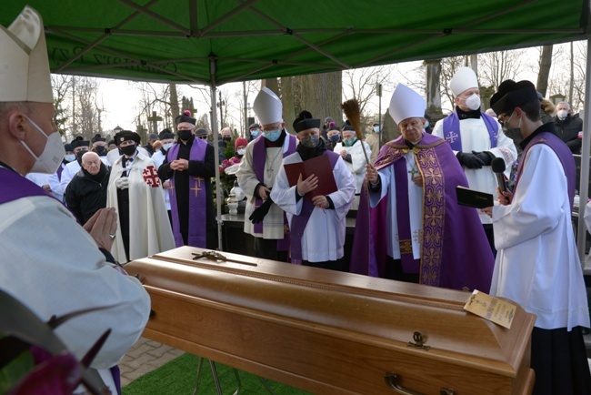 Msza św. pogrzebowa śp. ks. Edwarda Poniewieskiego