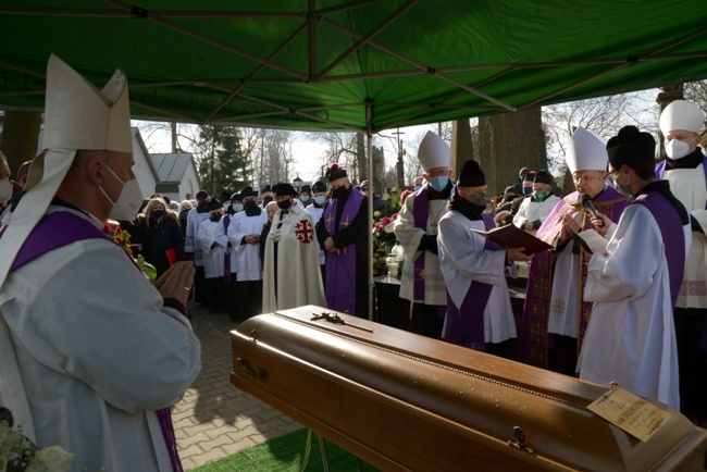 Msza św. pogrzebowa śp. ks. Edwarda Poniewieskiego