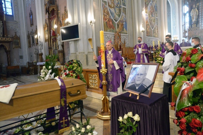 Msza św. pogrzebowa śp. ks. Edwarda Poniewieskiego