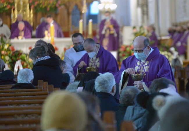 Msza św. pogrzebowa śp. ks. Edwarda Poniewieskiego