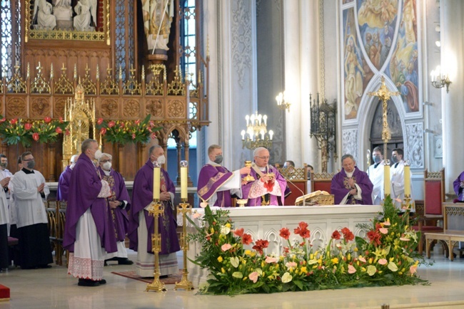 Msza św. pogrzebowa śp. ks. Edwarda Poniewieskiego