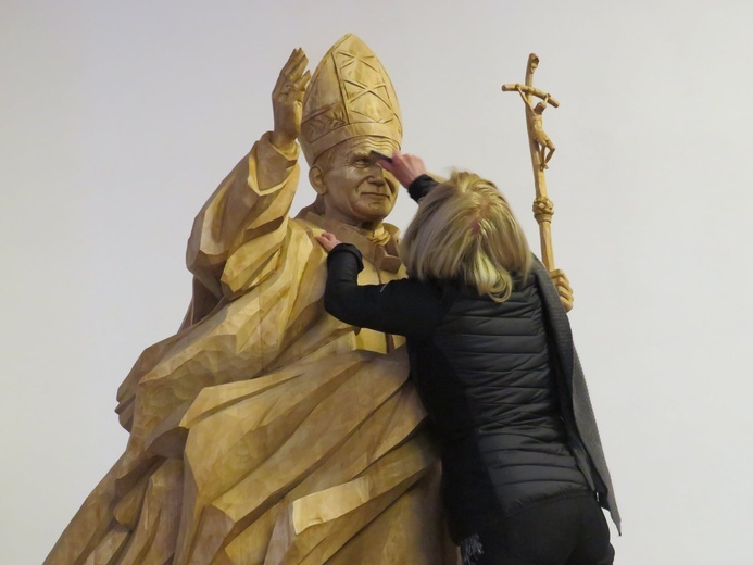 Św. Jan Paweł II dotarł do parafii pw. Ducha Świętego w Słubicach