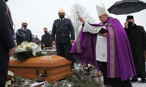 Bp Roman Pindel przewodniczył uroczystościom pogrzebowym śp. ks. prałata Jerzego Palarczyka.