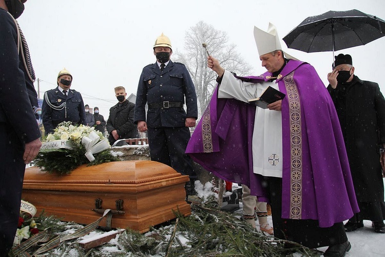 Bp Roman Pindel przewodniczył uroczystościom pogrzebowym śp. ks. prałata Jerzego Palarczyka.