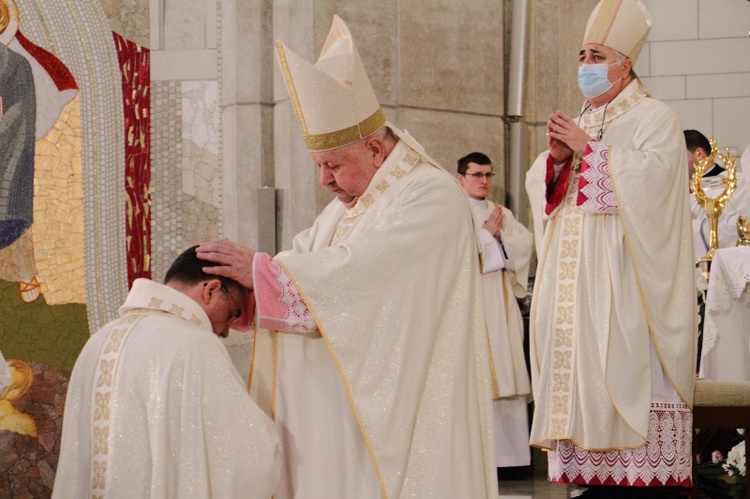 Sakra bp. Roberta Chrząszcza