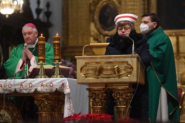 Bp Kamiński: choroba, cierpienie, pandemia - to konkretny człowiek, któremu trzeba służyć