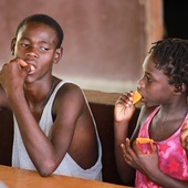 COVID pozbawił miliony dzieci szans na posiłek w szkole