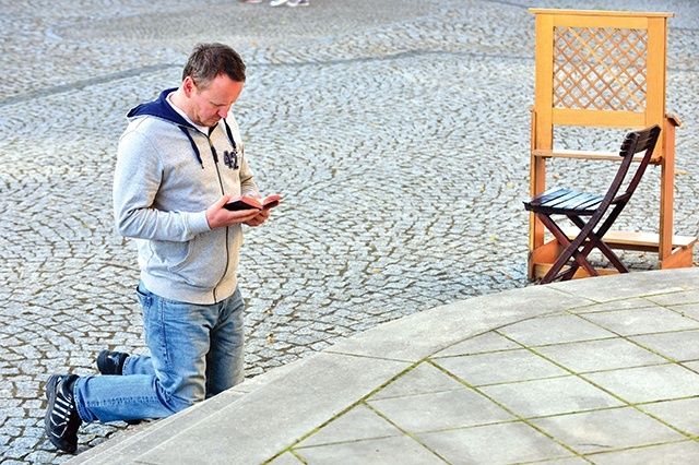 	Więcej informacji można uzyskać na stronie internetowej www.pokuta.live. Tam także można się zgłosić do pokuty, choć nie jest to obligatoryjne.