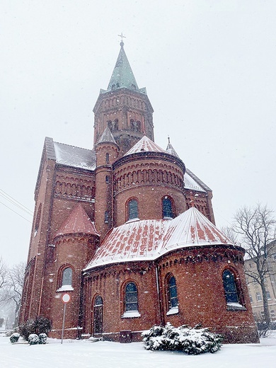 	Świątynia, dzięki usytuowaniu na wzniesieniu, jest ważnym punktem w panoramie miasta.