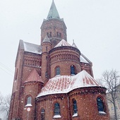 	Świątynia, dzięki usytuowaniu na wzniesieniu, jest ważnym punktem w panoramie miasta.