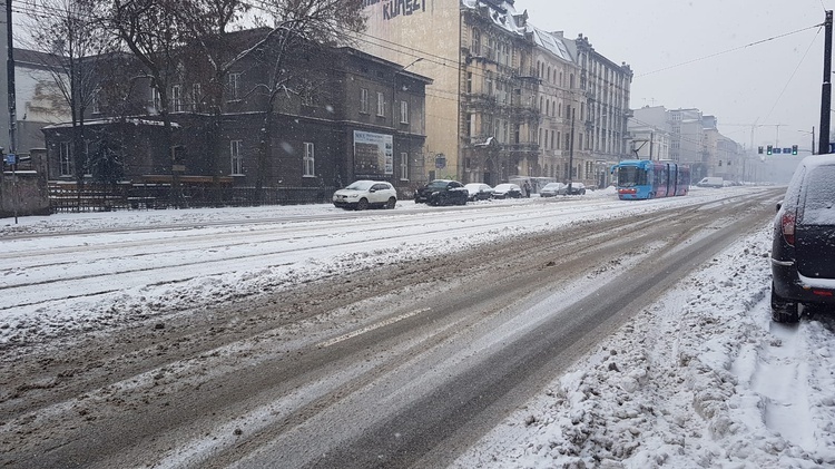 Śląskie. Sytuacja na drogach lepsza niż wczoraj. Najgorzej w okolicach Lublińca