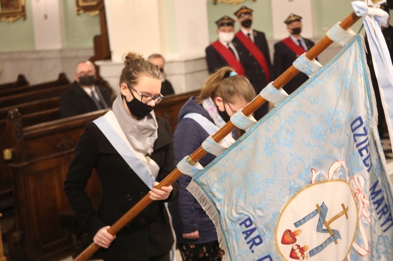 Ostatnie pożegnanie śp. ks. kan. Benedykta Fojcika w parafii Chrystusa Króla w Chybiu