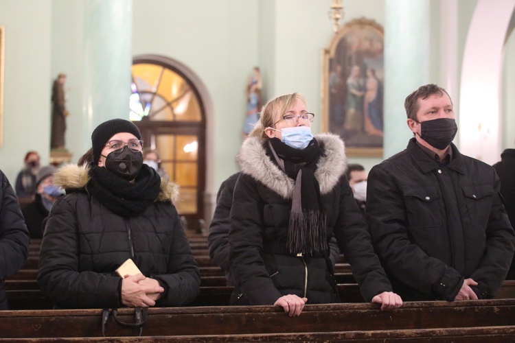 Ostatnie pożegnanie śp. ks. kan. Benedykta Fojcika w parafii Chrystusa Króla w Chybiu