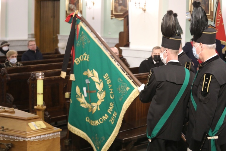 Ostatnie pożegnanie śp. ks. kan. Benedykta Fojcika w parafii Chrystusa Króla w Chybiu