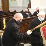 Ostatnie pożegnanie śp. ks. kan. Benedykta Fojcika w parafii Chrystusa Króla w Chybiu