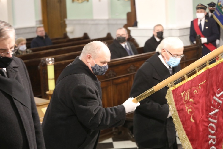 Ostatnie pożegnanie śp. ks. kan. Benedykta Fojcika w parafii Chrystusa Króla w Chybiu