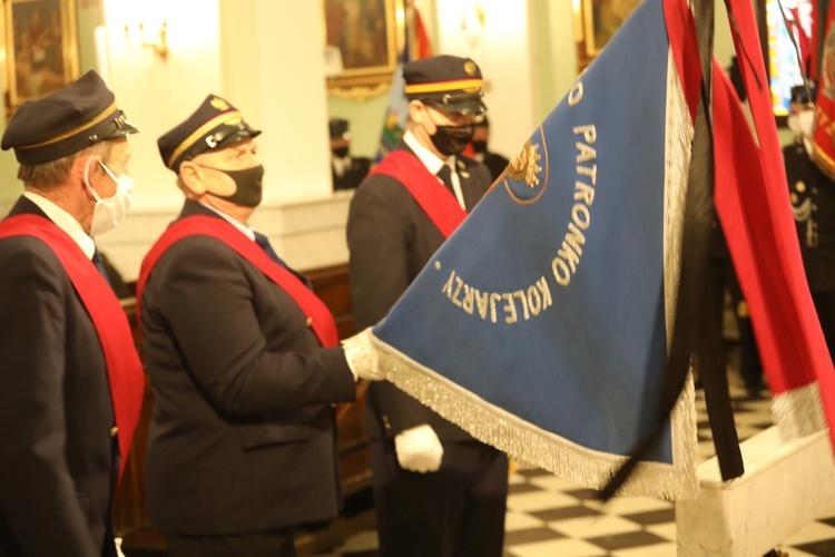 Ostatnie pożegnanie śp. ks. kan. Benedykta Fojcika w parafii Chrystusa Króla w Chybiu