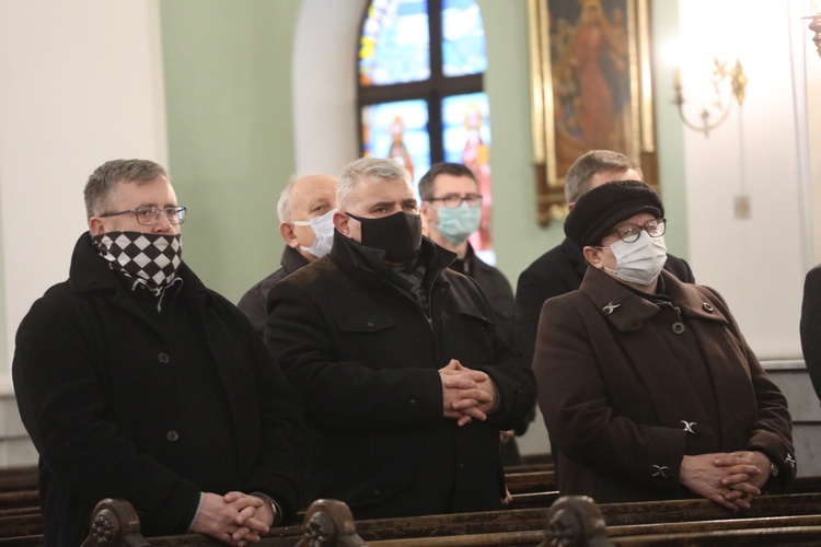 Ostatnie pożegnanie śp. ks. kan. Benedykta Fojcika w parafii Chrystusa Króla w Chybiu