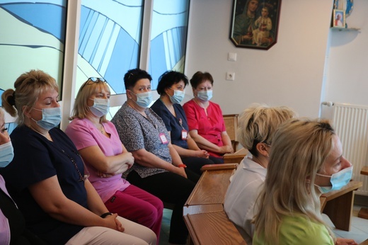 Chorzów. Spotkanie abp. Wiktora Skworca z przedstawicielami służby zdrowia