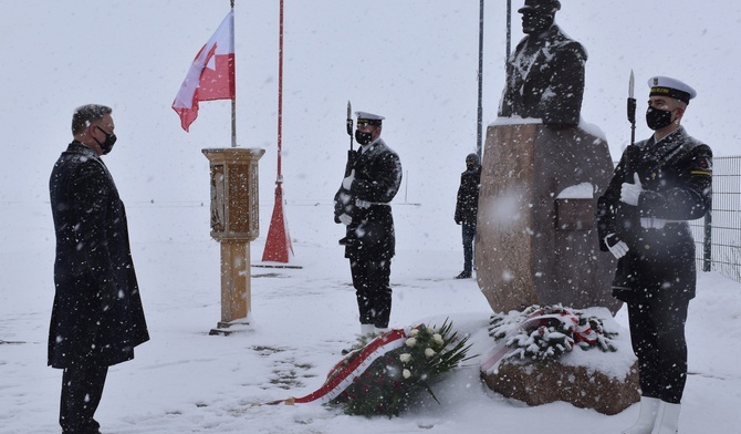 Prezydent Andrzej Duda złożył kwiaty przy pomniku gen. Hallera.